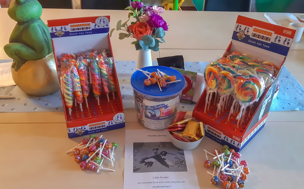 Ein paar Geschenke zum Weltkindertag für die Kinder im Helios Klinikum